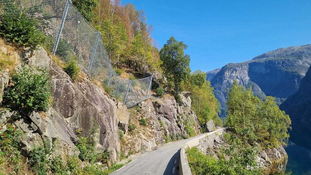 Barreras dinámicas contra caída de rocas