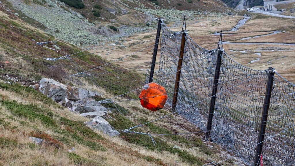 Barreras dinámicas contra caída de rocas